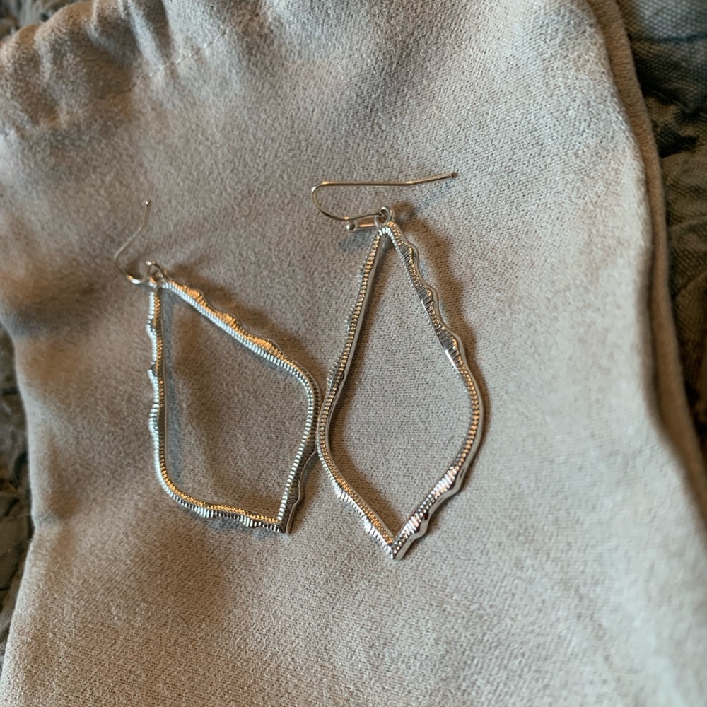 Designer inspired Kendra style